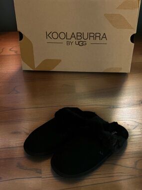 NWB KOOLBARRA BY UGG MILO BLACK SUEDE FUR LINED SLIPPERS SIZE 7